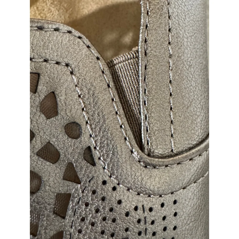 Women's Naturalizer Bronze Perforated platform Espadrilles Size 7.5